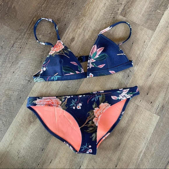 👙 Triangl Delilah Floral neoprene bikini 👙 - Picture 2 of 8
